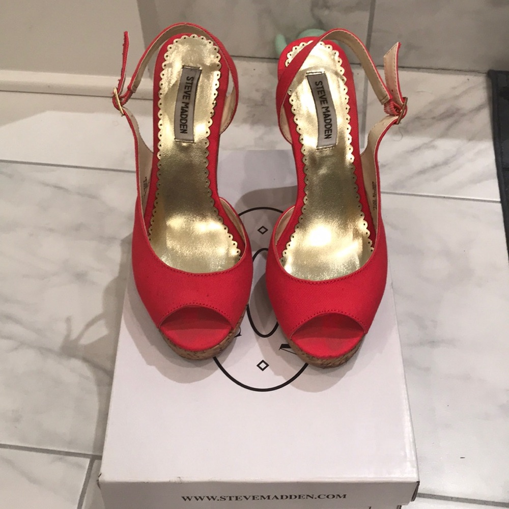 Steve Madden Krazze coral wedges